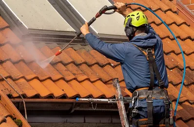 Démoussage et hydrofuge de toiture à Quelaines-Saint-Gault